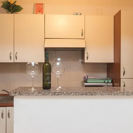 Apartment Matea * Uble